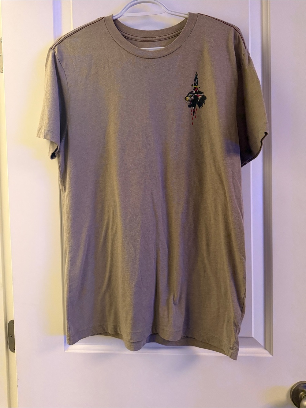 Men’s RVCA medium tee.